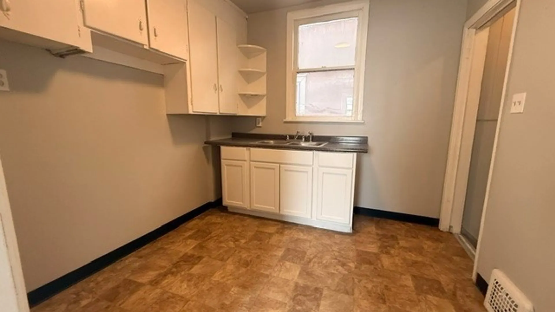 Property at 2020 Forest Avenue, Niagara Falls, NY 14301 15
