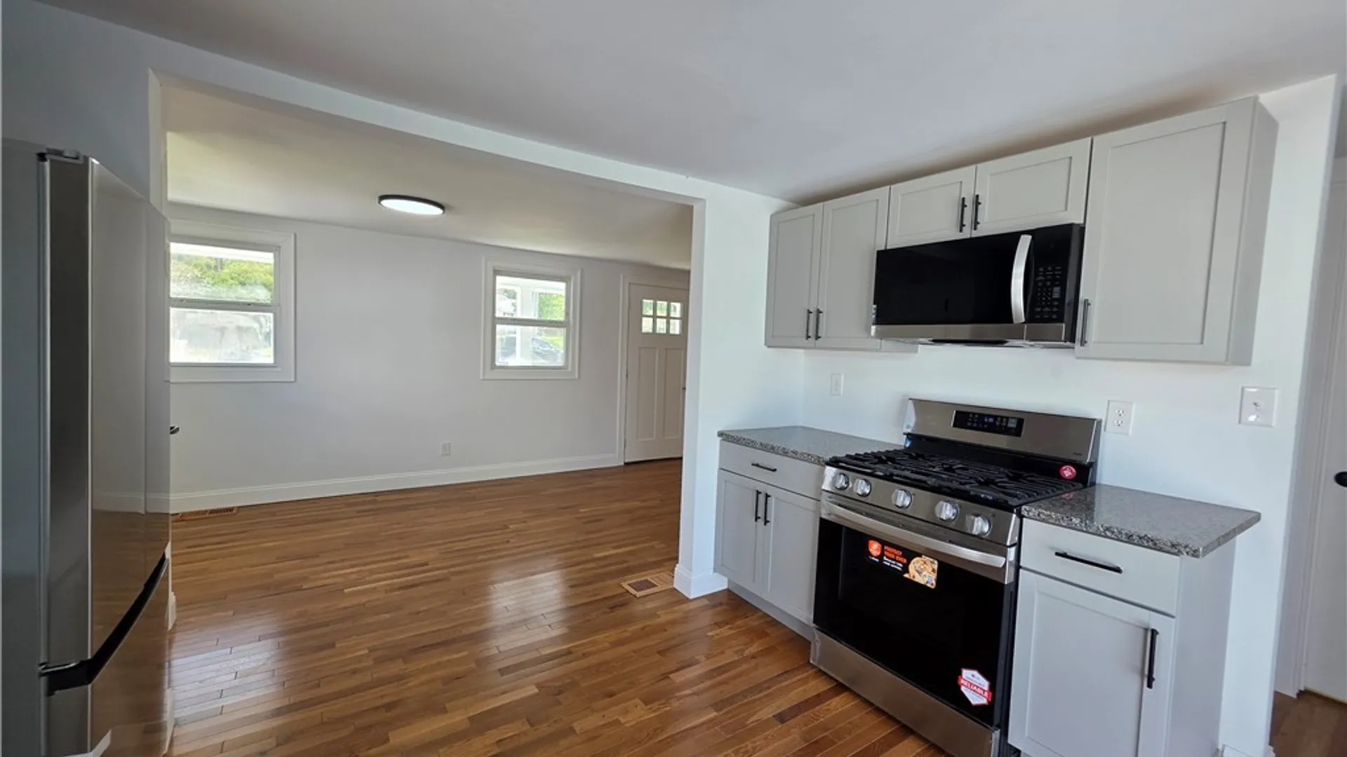 Property at 6 Mayberry Place, New Hartford, NY 13413 14
