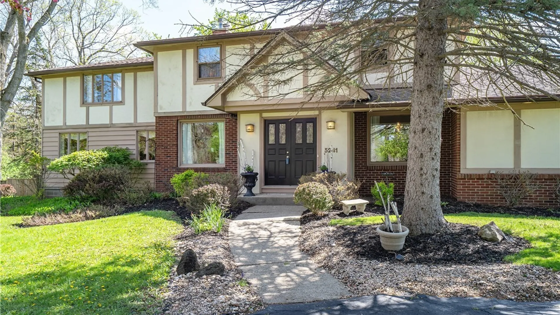 Property at 5241 Willowbrook Drive, Clarence, NY 14031 2