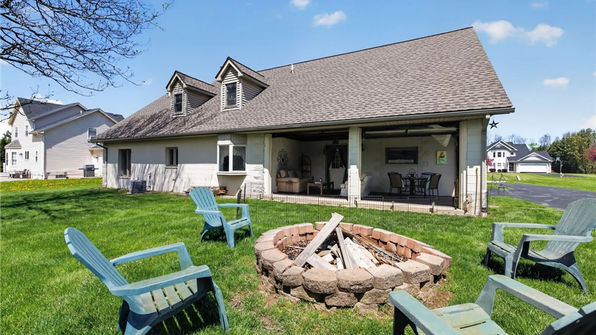 Property at 11 Pen-Web Park, Penfield, NY 14580 4