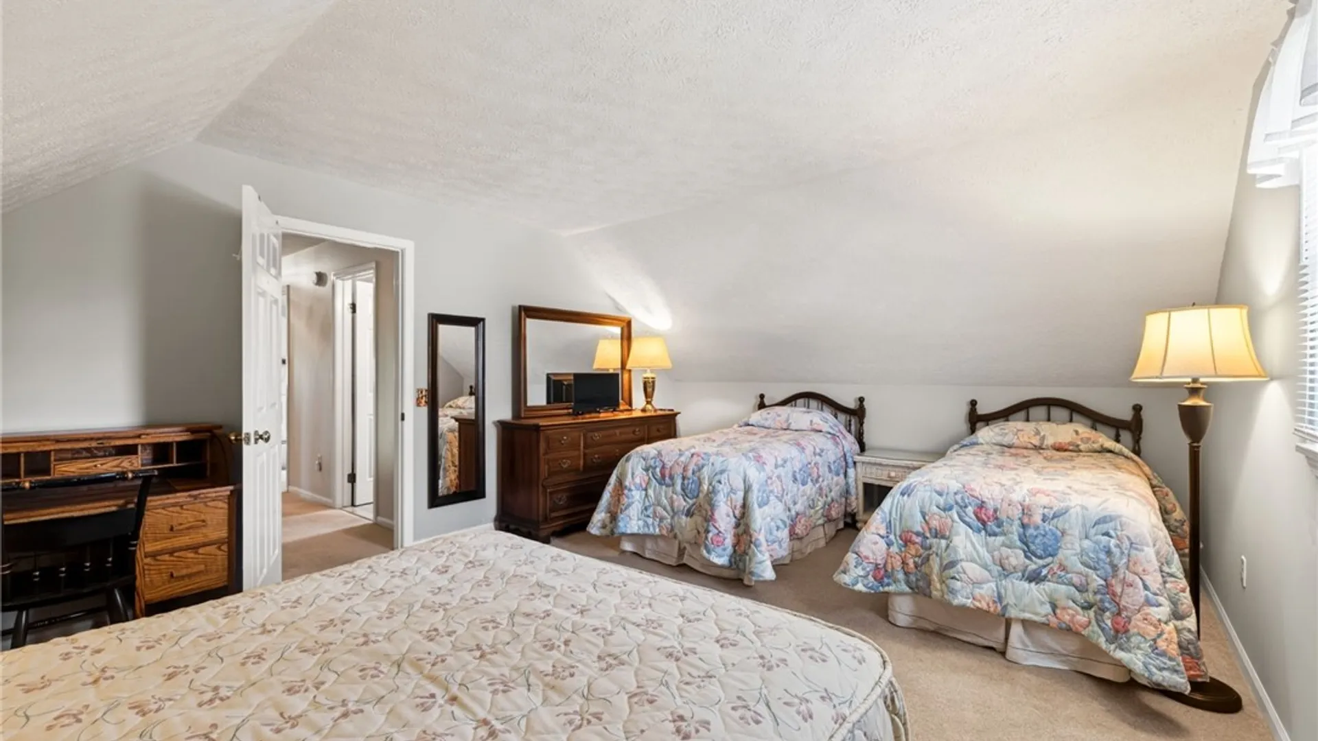 Property at 11 Pen-Web Park, Penfield, NY 14580 40