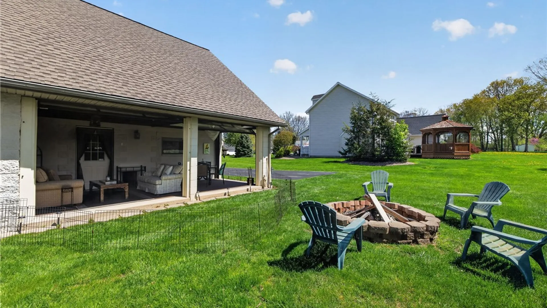 Property at 11 Pen-Web Park, Penfield, NY 14580 5