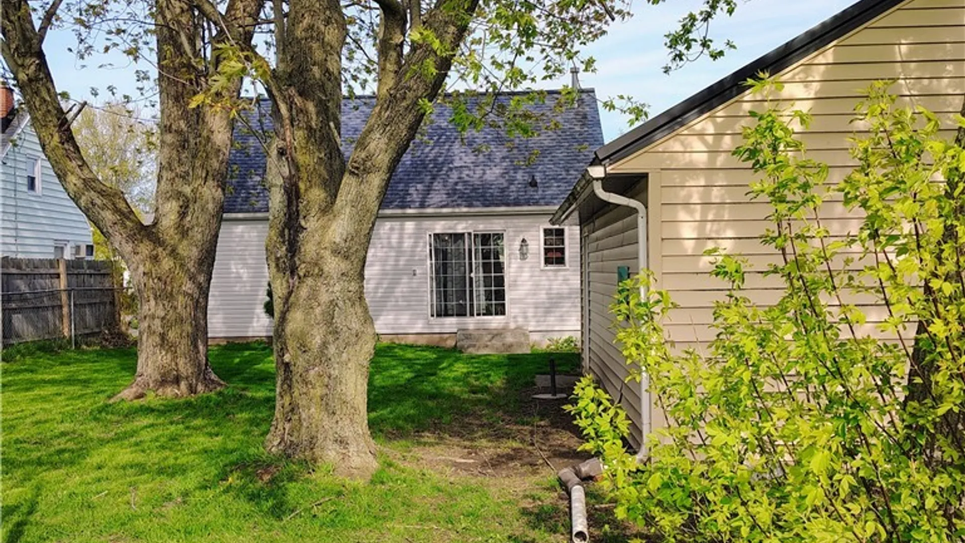 Property at 57 Elaine Court, Cheektowaga, NY 14225 2