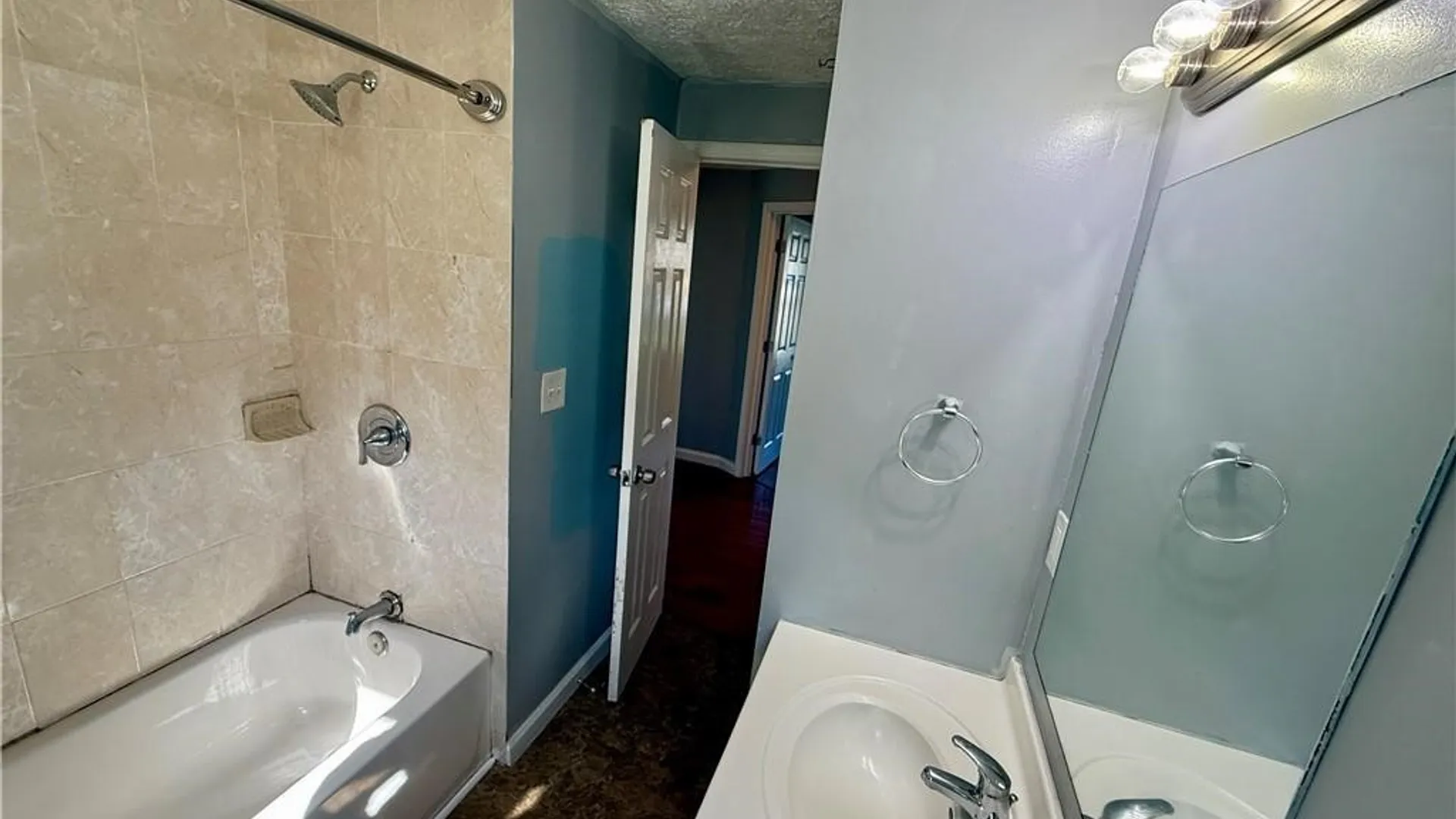 Property at 114 Grandy Dr, Salina, NY 13088 13