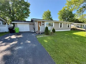 Property at 114 Grandy Dr, Salina, NY 13088