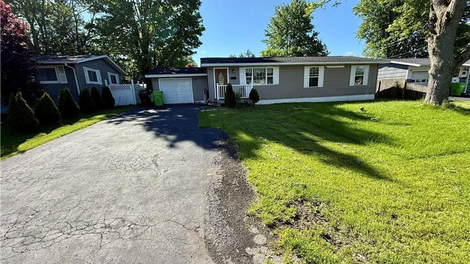 Property at 114 Grandy Dr, Salina, NY 13088 2