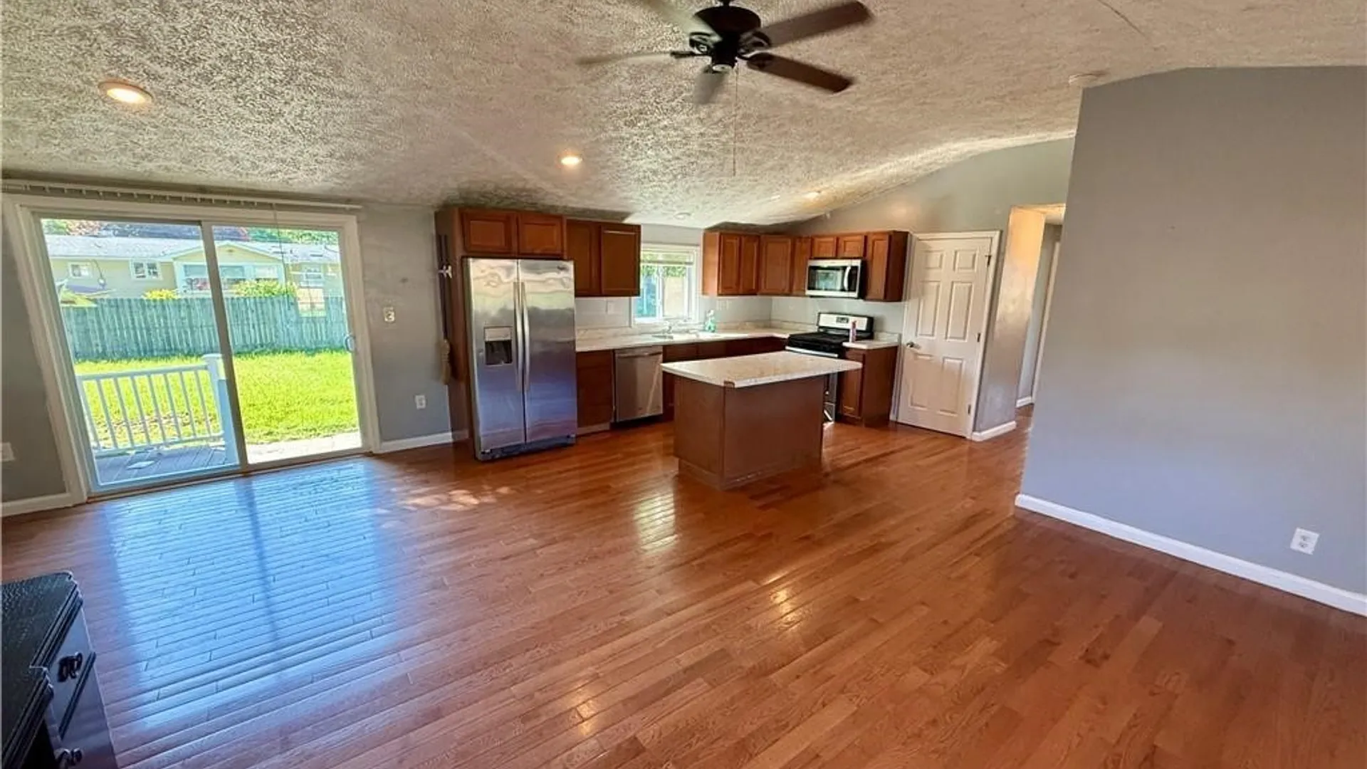 Property at 114 Grandy Dr, Salina, NY 13088 3