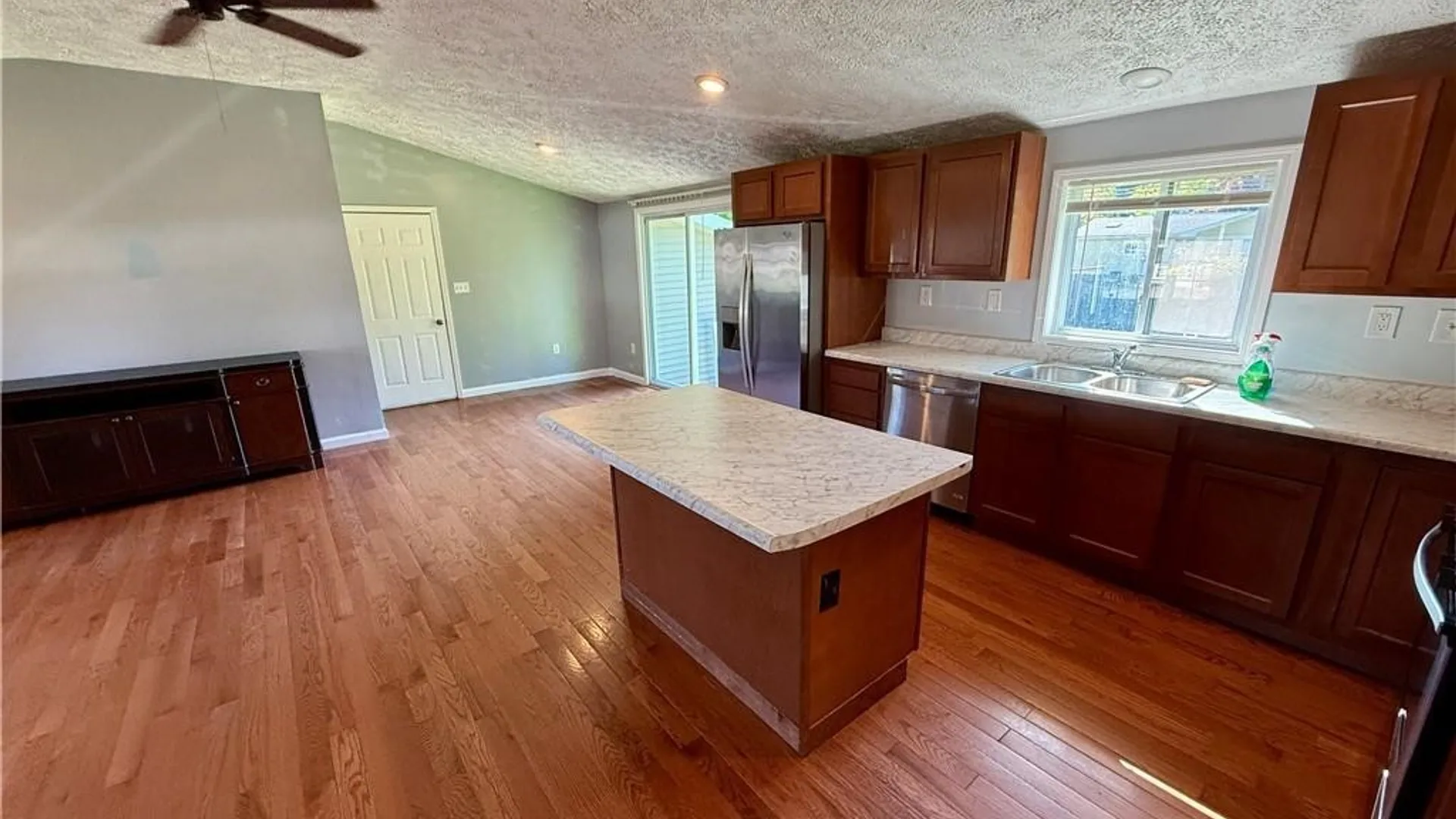 Property at 114 Grandy Dr, Salina, NY 13088 5