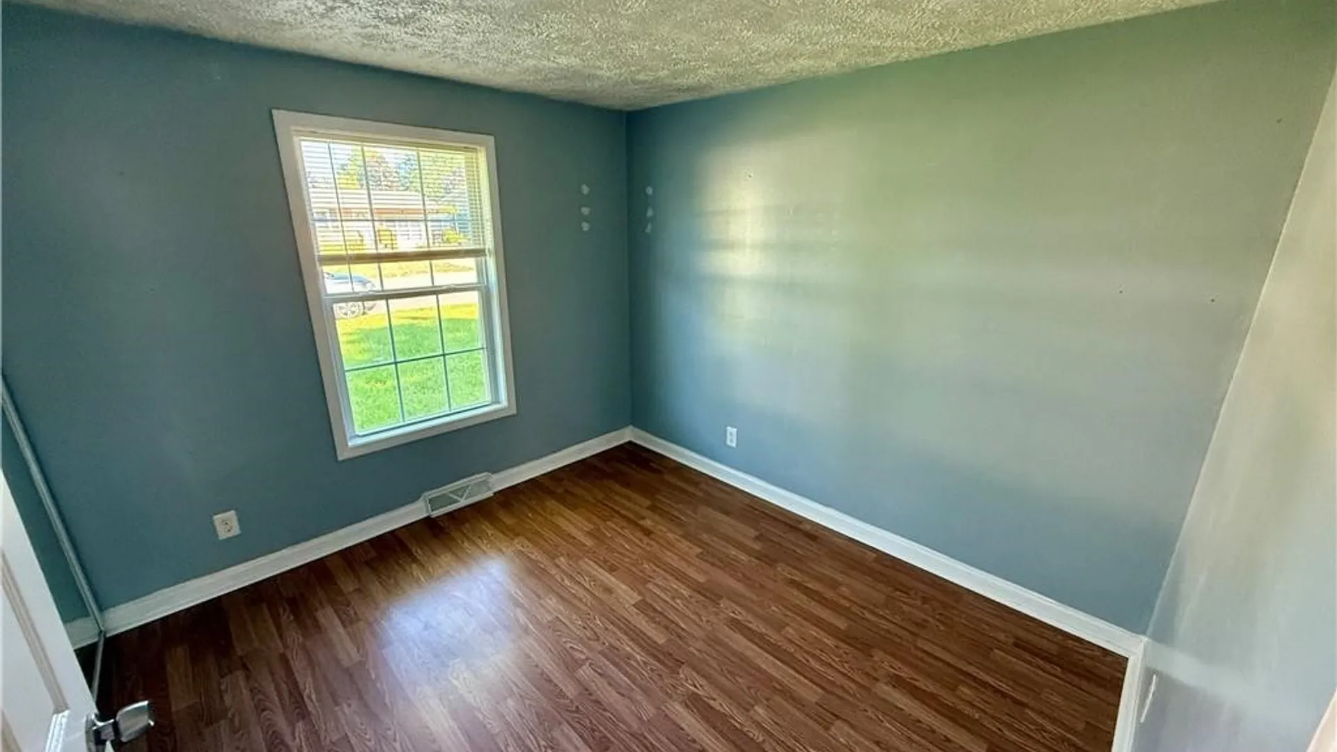 Property at 114 Grandy Dr, Salina, NY 13088 6