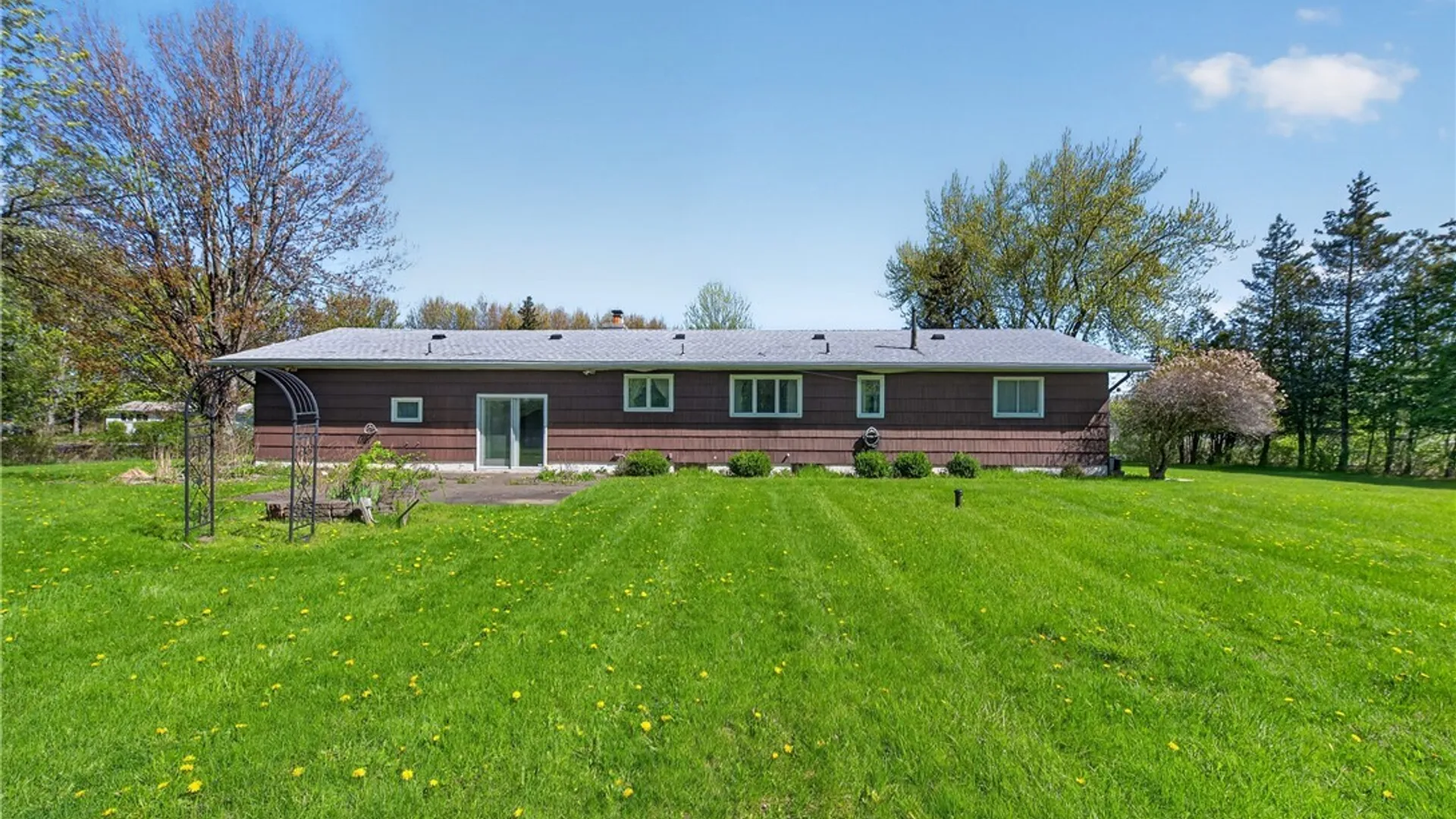 Property at 6590 Badgley Rd, DeWitt, NY 13057 4