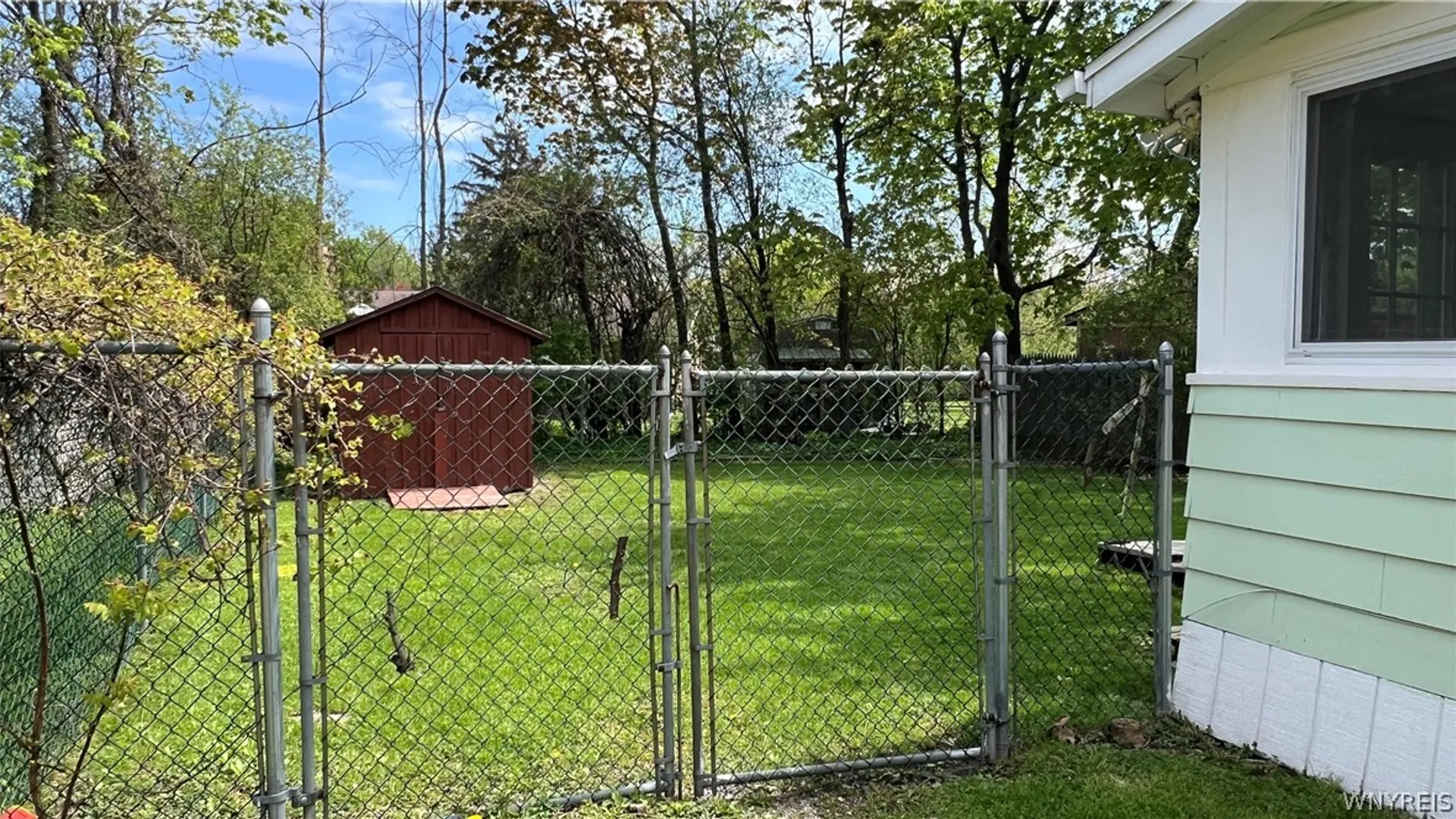 Property at 5707 East Lane, Hamburg, NY 14085 3