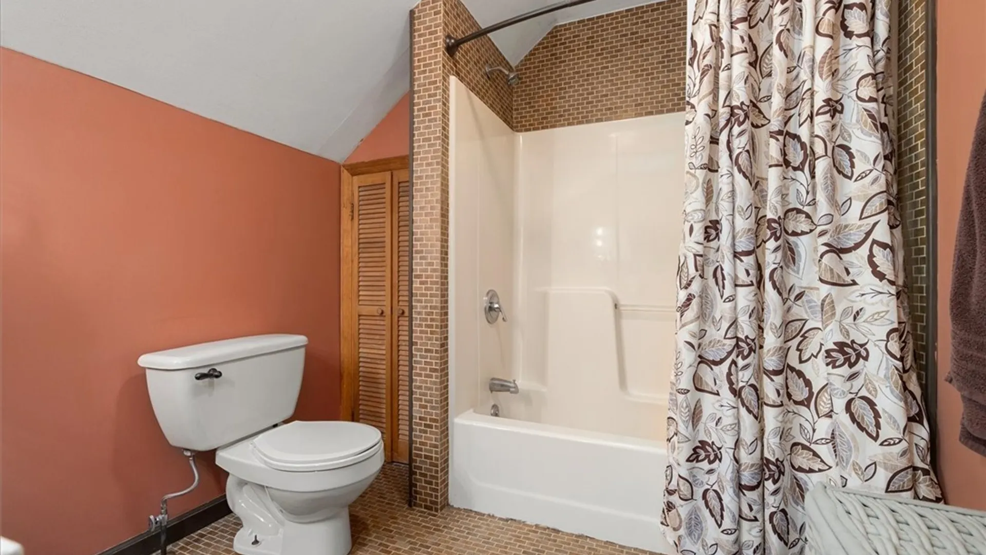 Property at 129 Seward Avenue, Utica, NY 13502 21