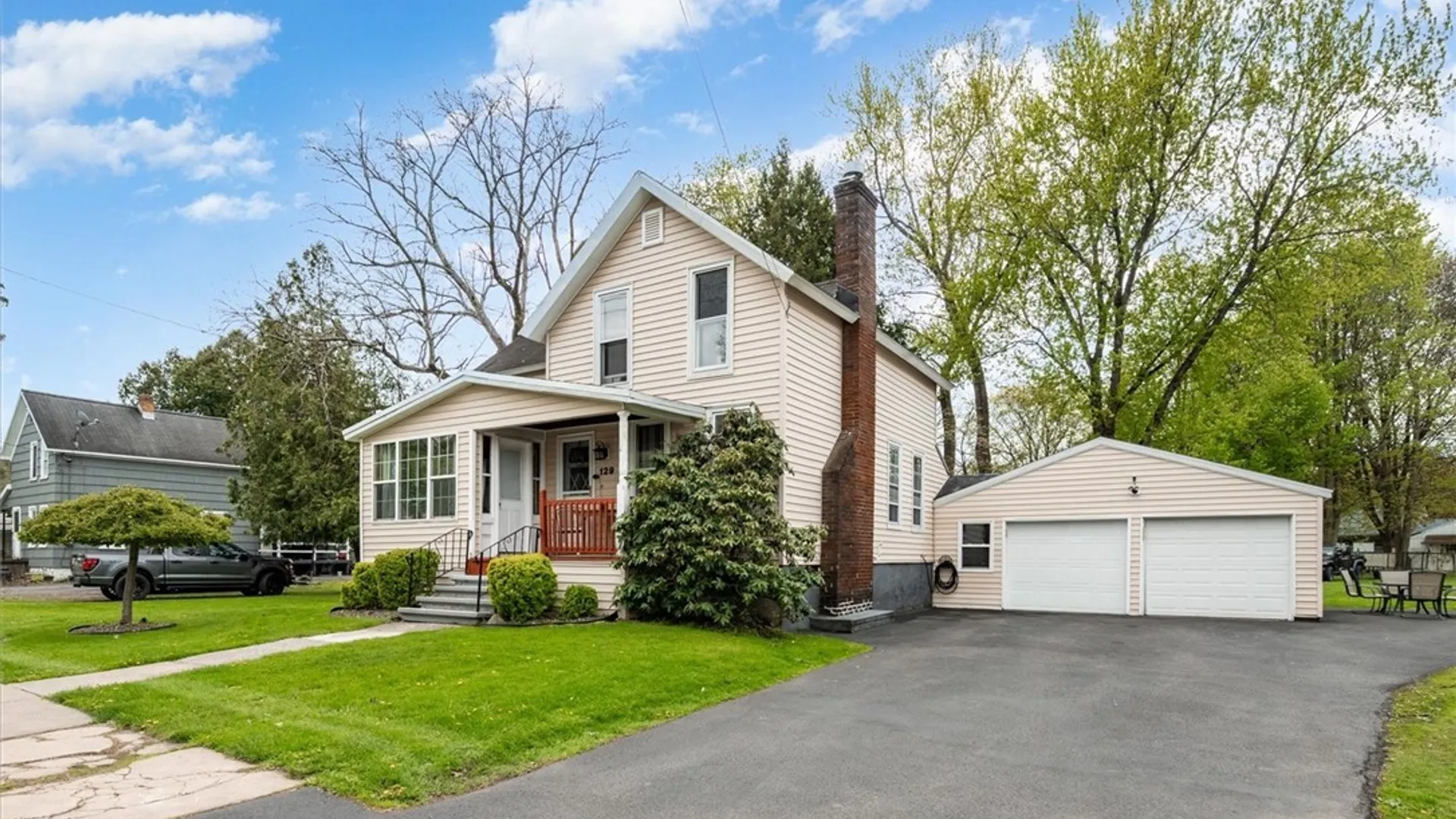 Property at 129 Seward Avenue, Utica, NY 13502 3