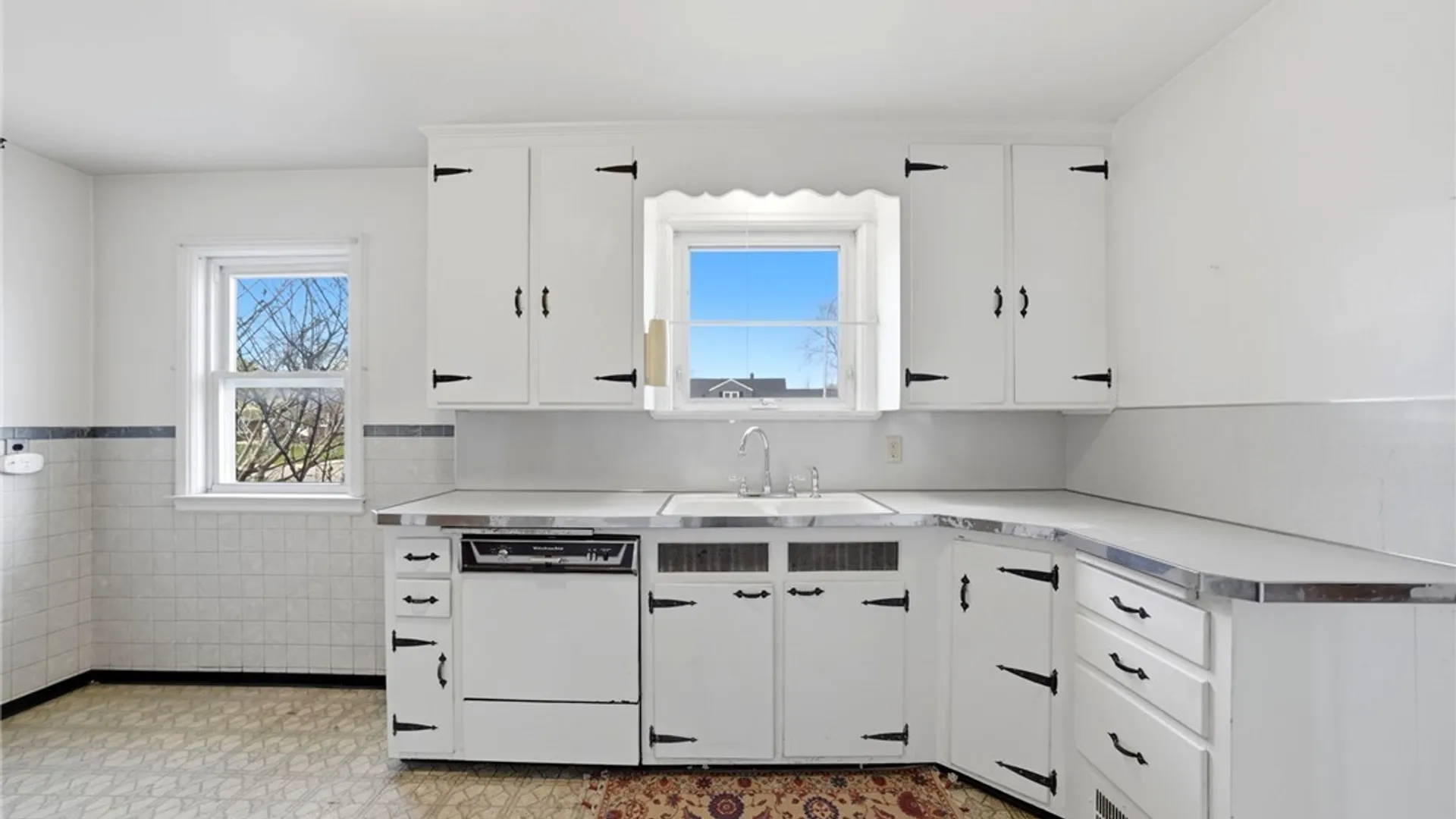 Property at 1 Colvinhurst Drive, Tonawanda, NY 14223 16