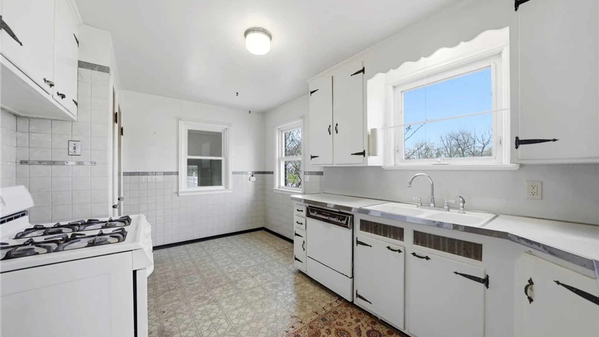 Property at 1 Colvinhurst Drive, Tonawanda, NY 14223 17