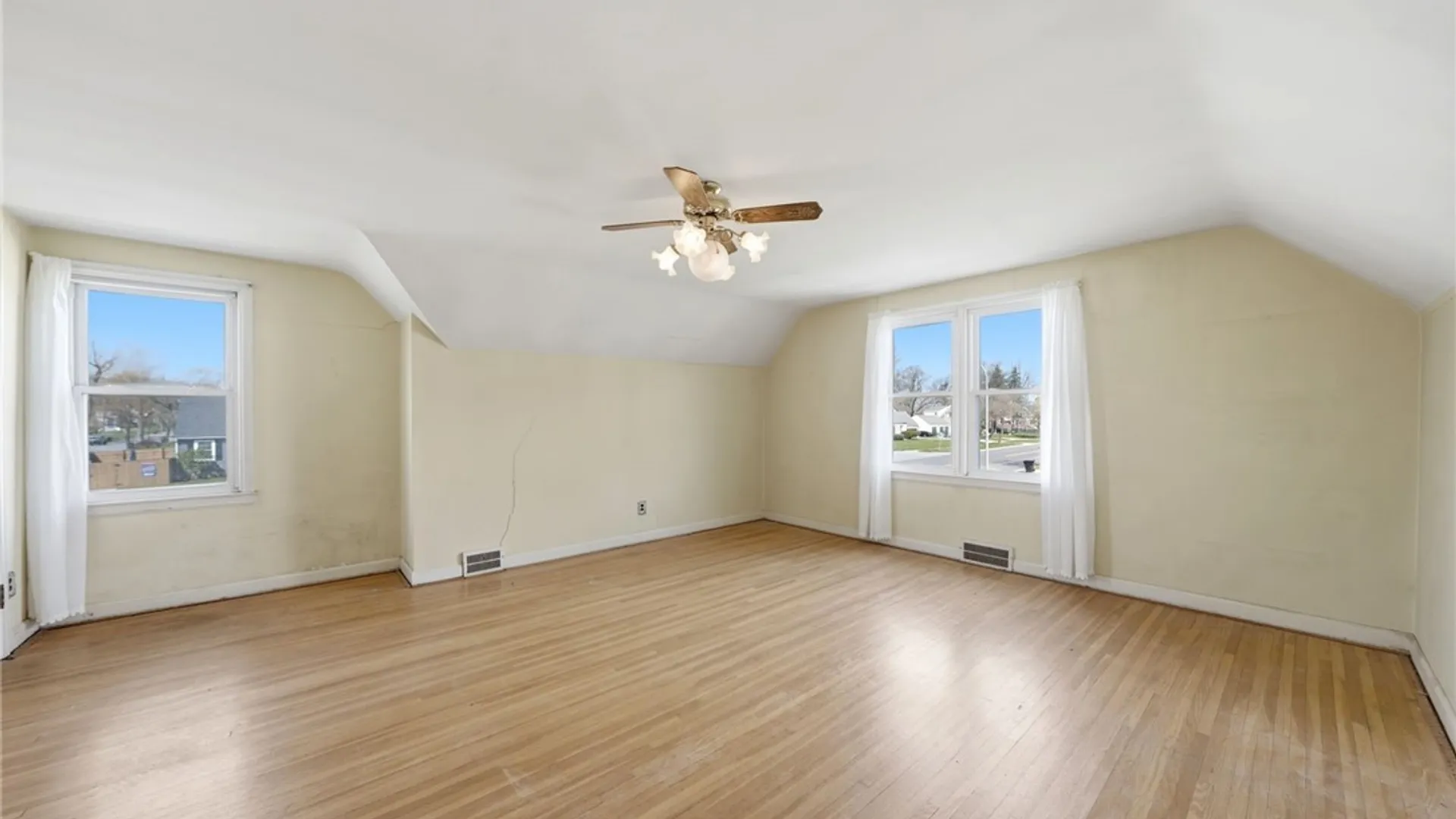 Property at 1 Colvinhurst Drive, Tonawanda, NY 14223 27