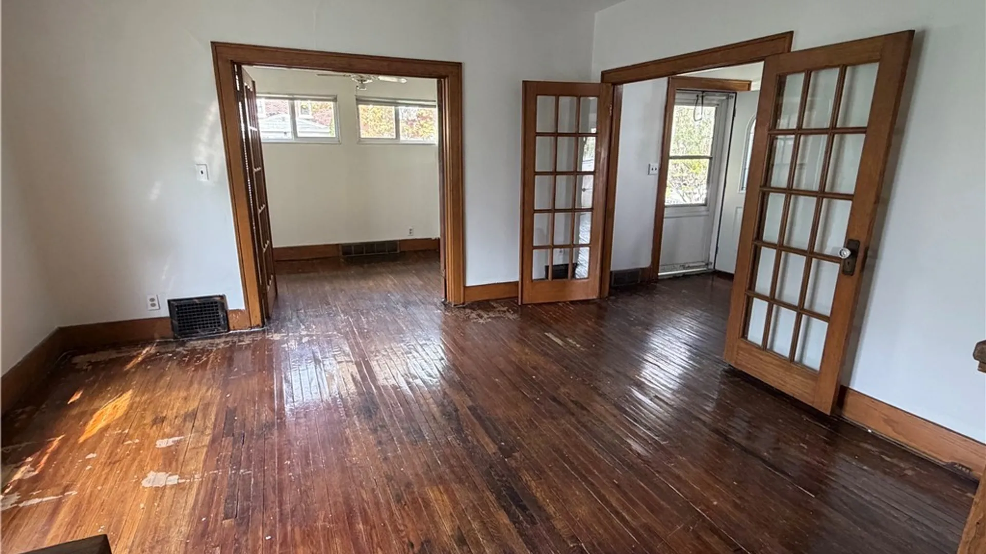 Property at 3915 Deveaux Street, Niagara Falls, NY 14305 5