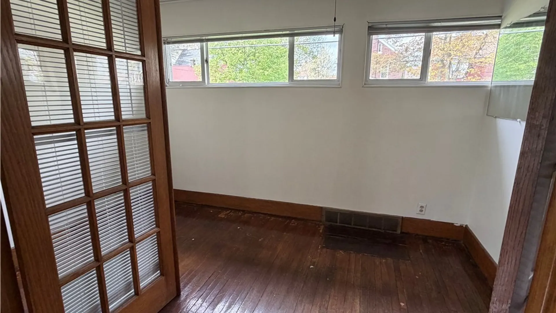 Property at 3915 Deveaux Street, Niagara Falls, NY 14305 7