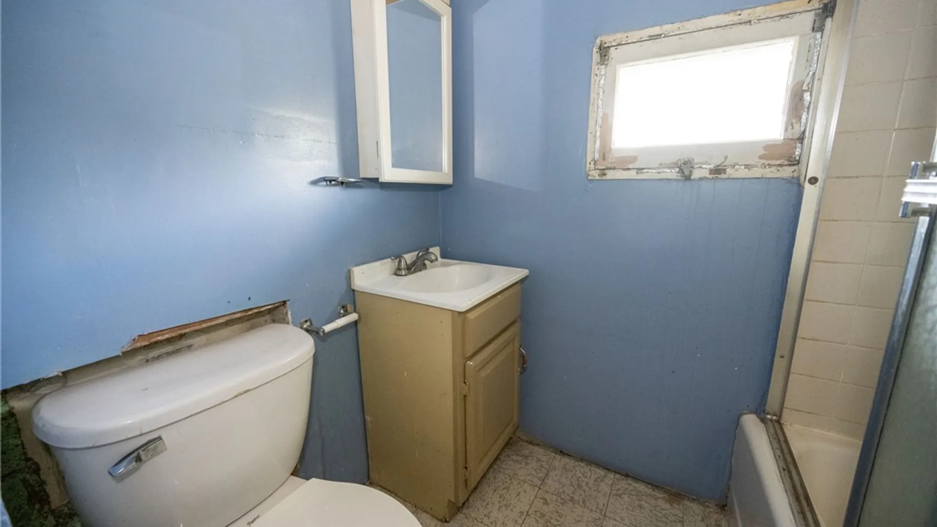 Property at 233 Olmstead Avenue, Lancaster, NY 14043 16