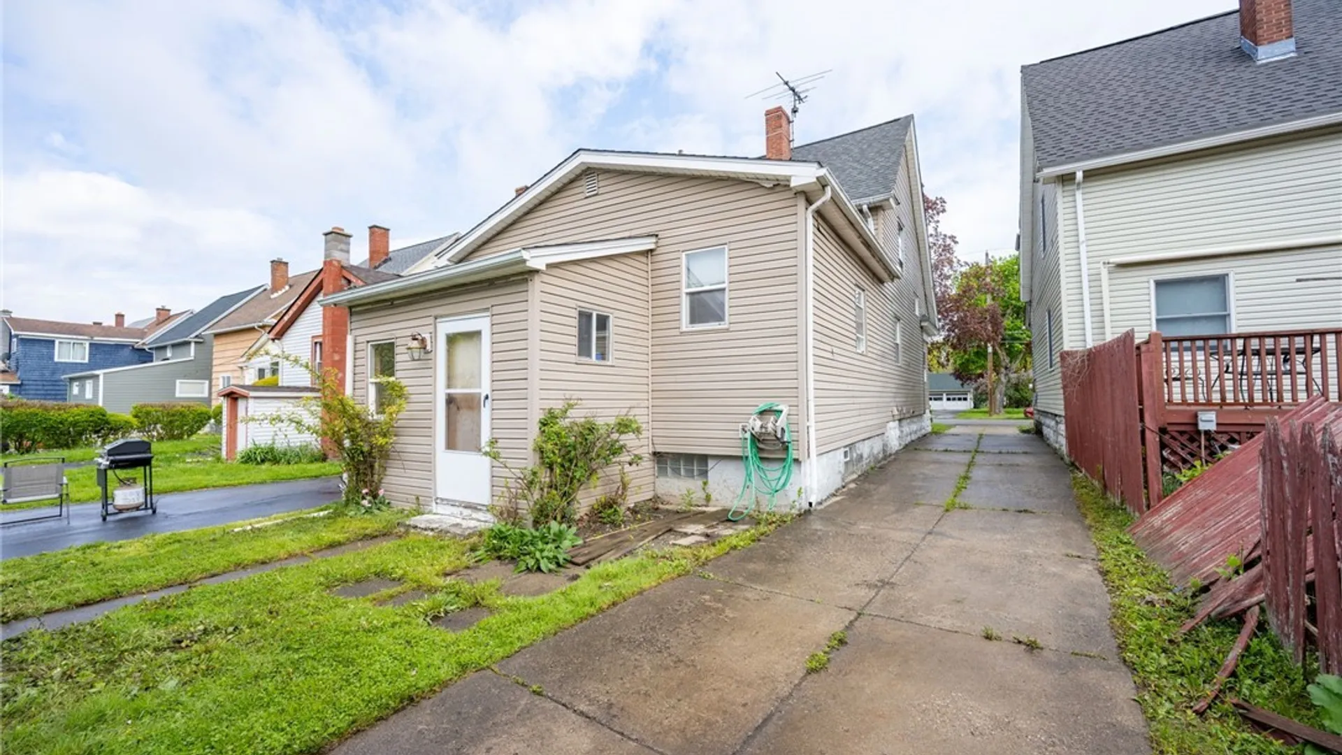 Property at 233 Olmstead Avenue, Lancaster, NY 14043 27