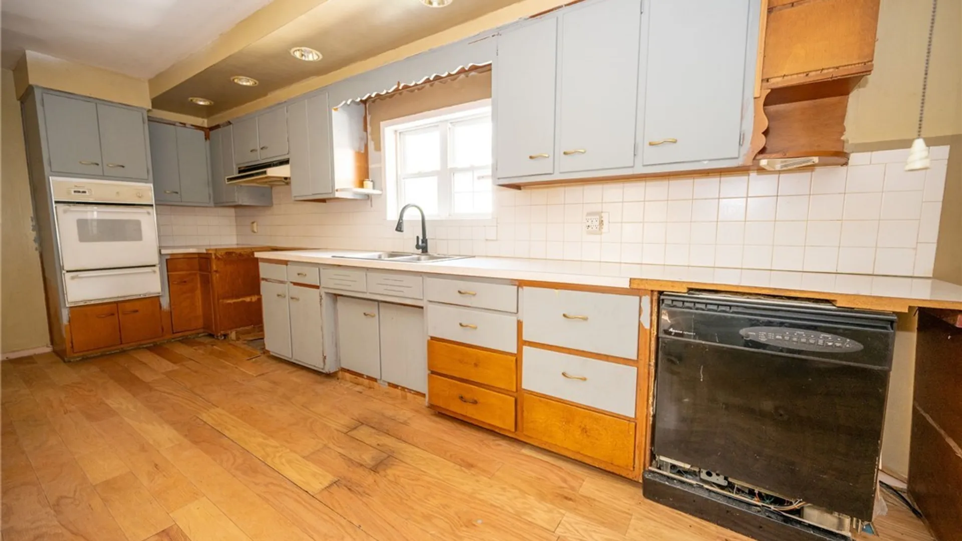 Property at 233 Olmstead Avenue, Lancaster, NY 14043 7