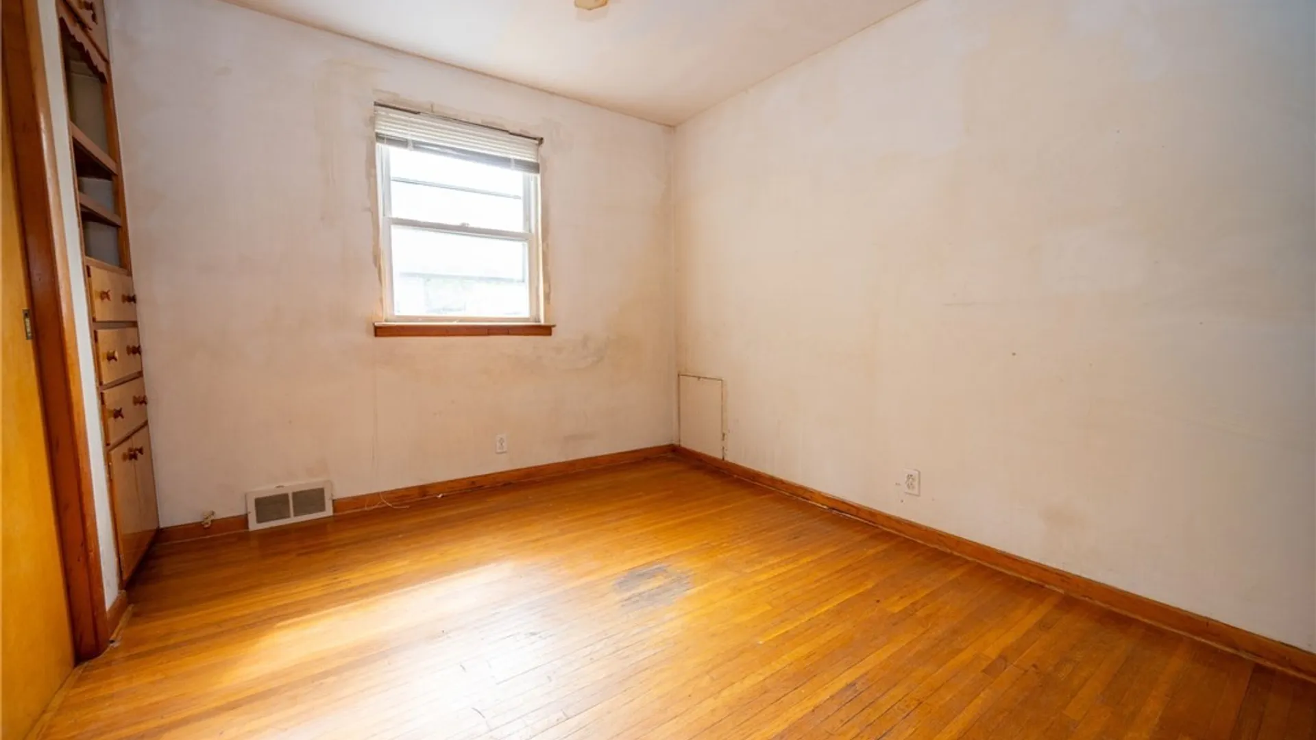 Property at 233 Olmstead Avenue, Lancaster, NY 14043 9