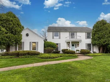 Property at 7 Fox Chapel Drive, Orchard Park, NY 14127