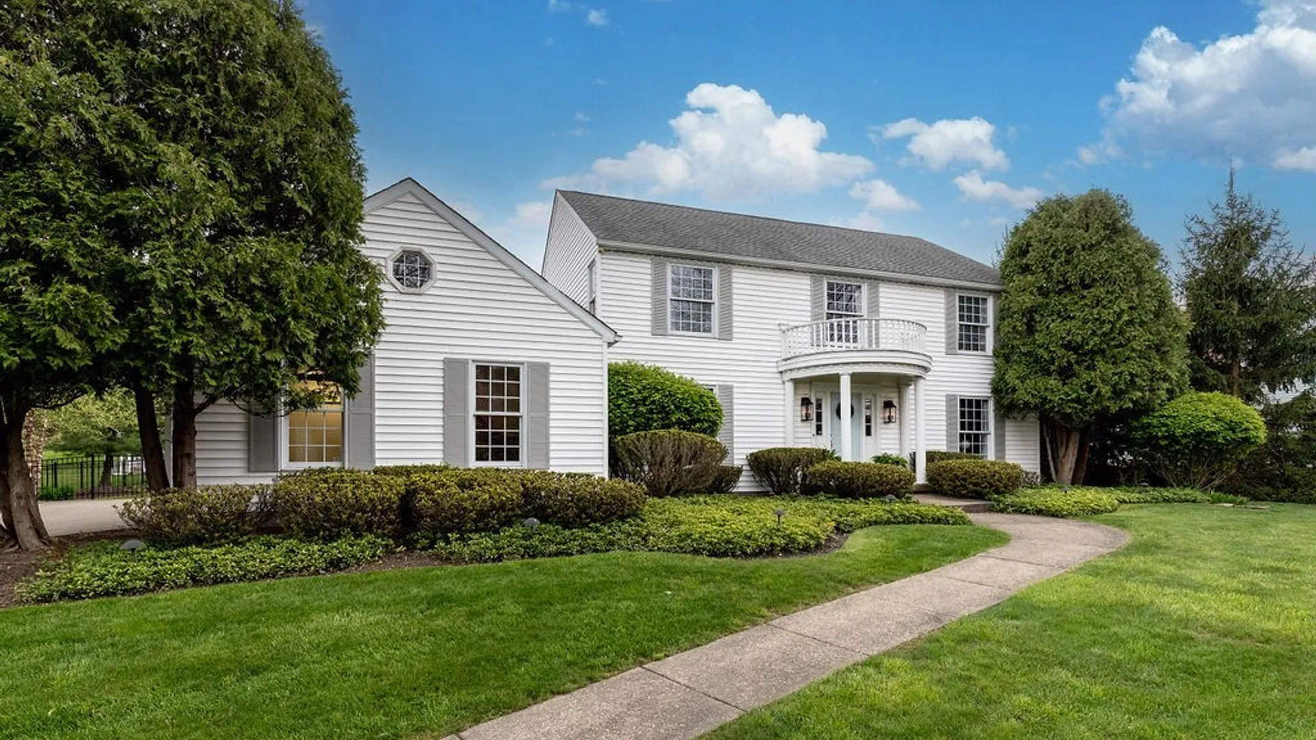 Property at 7 Fox Chapel Drive, Orchard Park, NY 14127 2