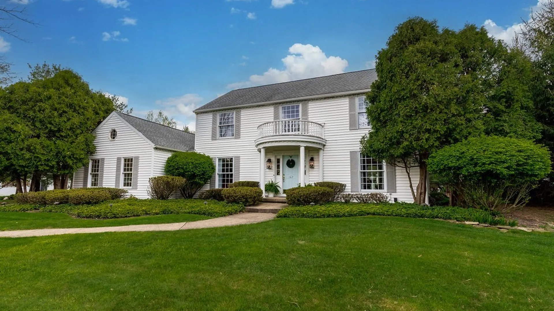 Property at 7 Fox Chapel Drive, Orchard Park, NY 14127 3