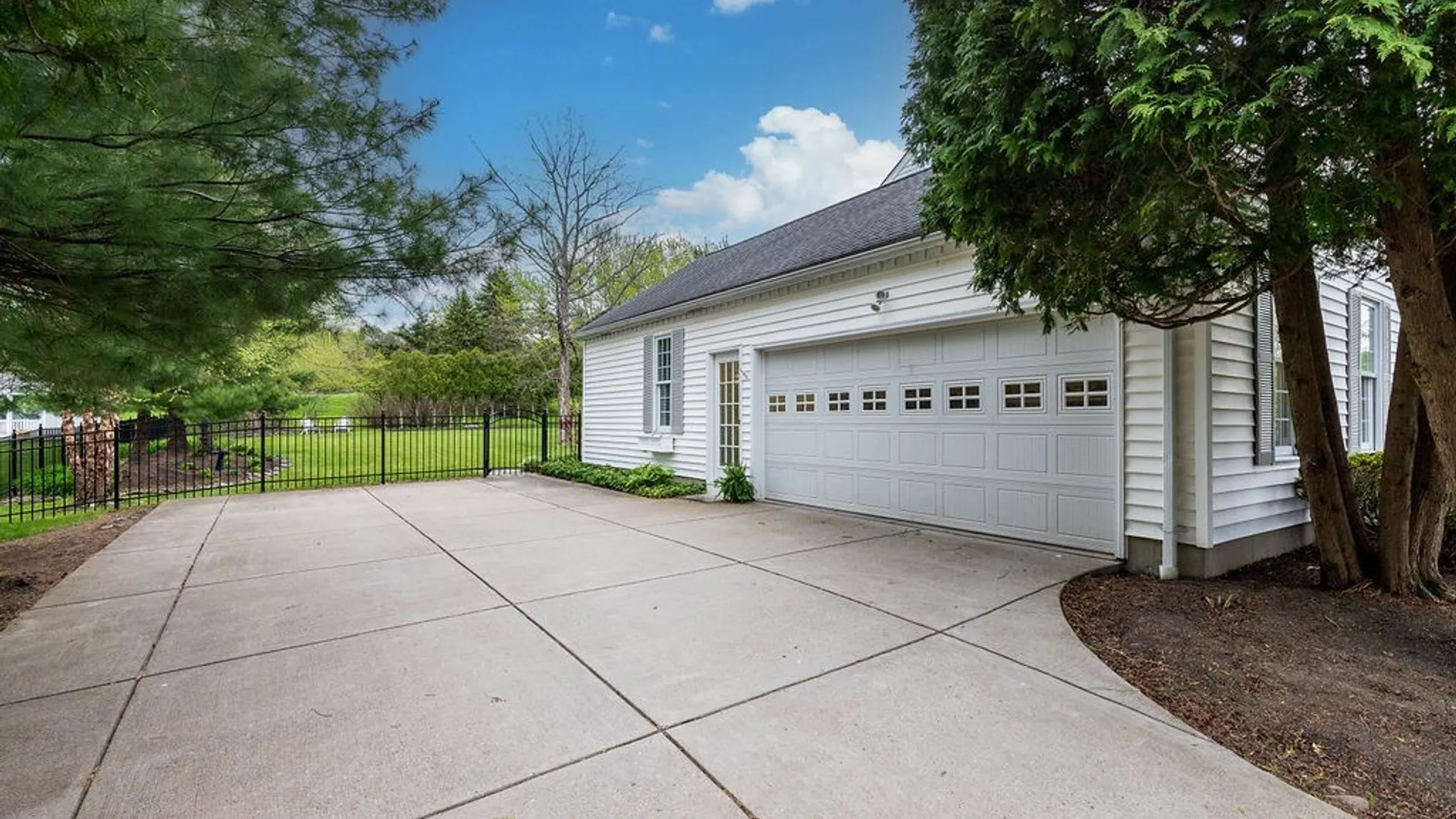 Property at 7 Fox Chapel Drive, Orchard Park, NY 14127 32