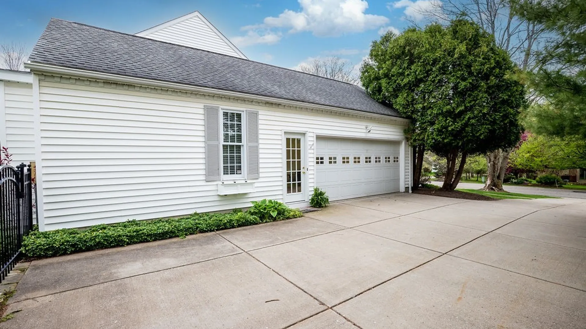 Property at 7 Fox Chapel Drive, Orchard Park, NY 14127 33