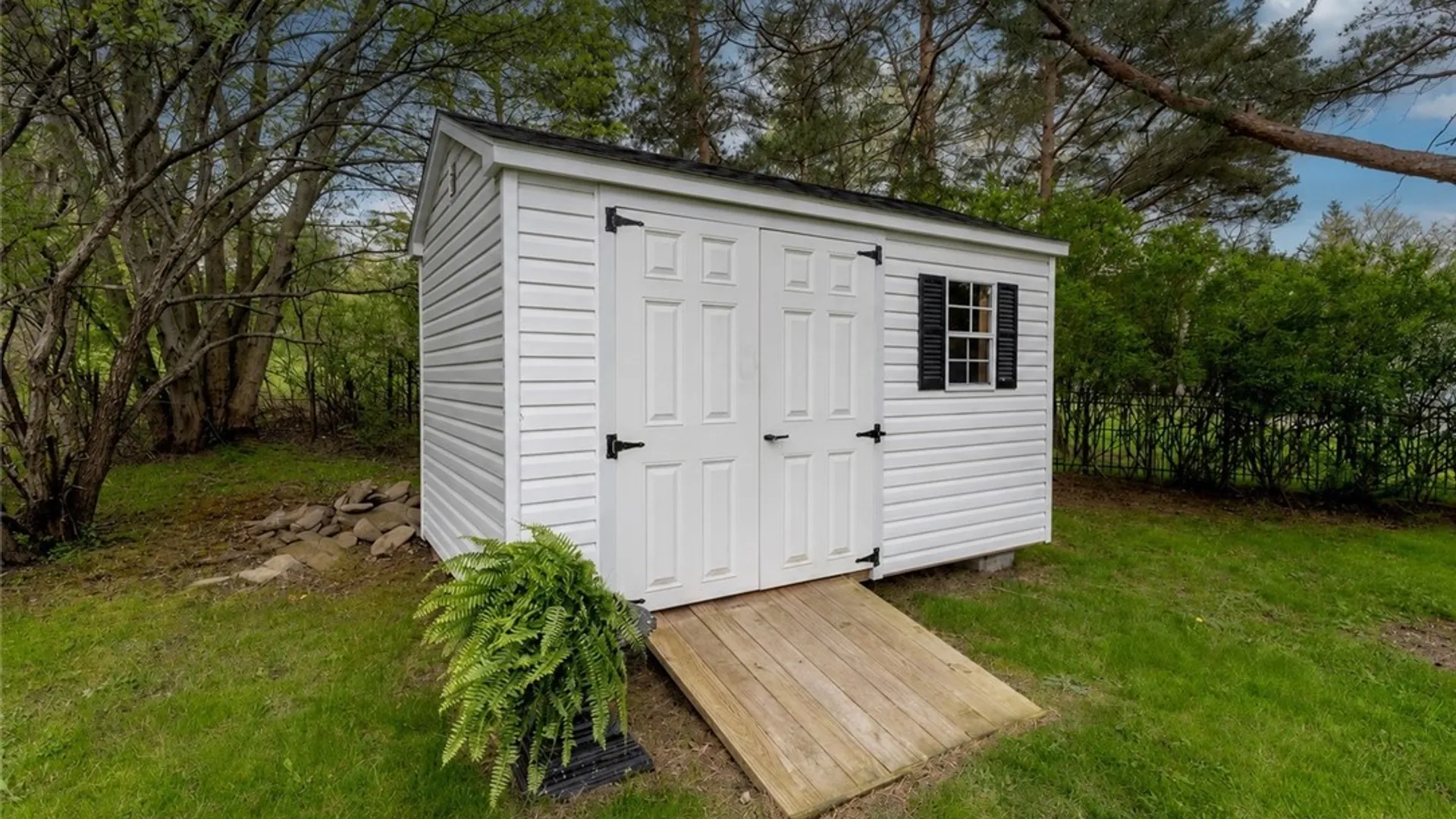 Property at 7 Fox Chapel Drive, Orchard Park, NY 14127 38