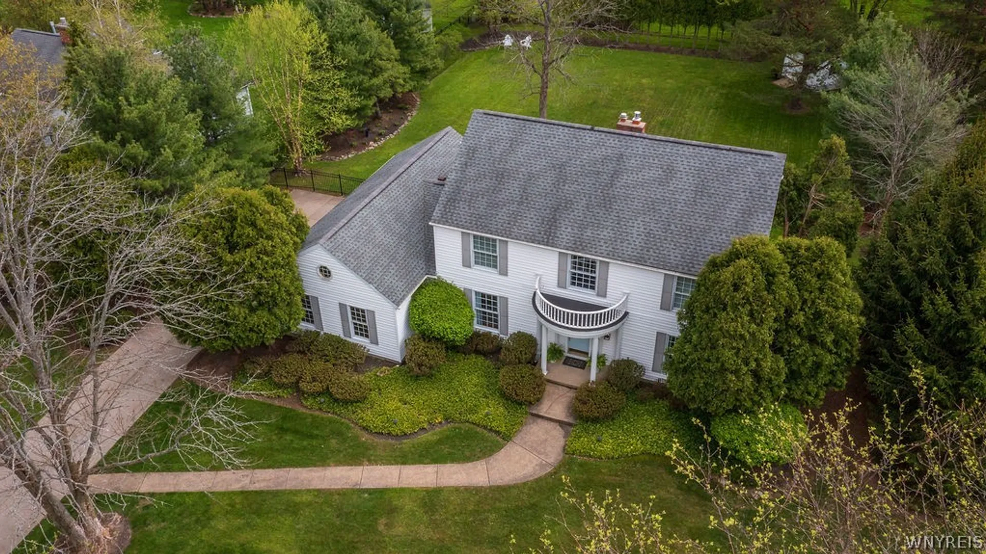 Property at 7 Fox Chapel Drive, Orchard Park, NY 14127 4