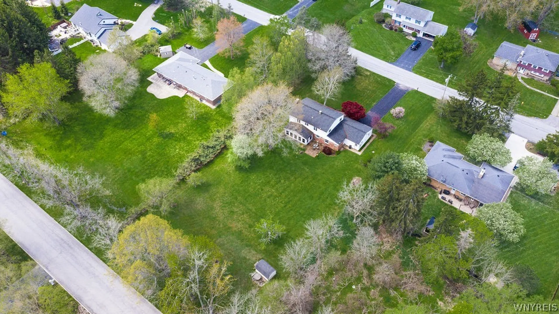 Property at 5225 Brookfield Lane, Clarence, NY 14031 12