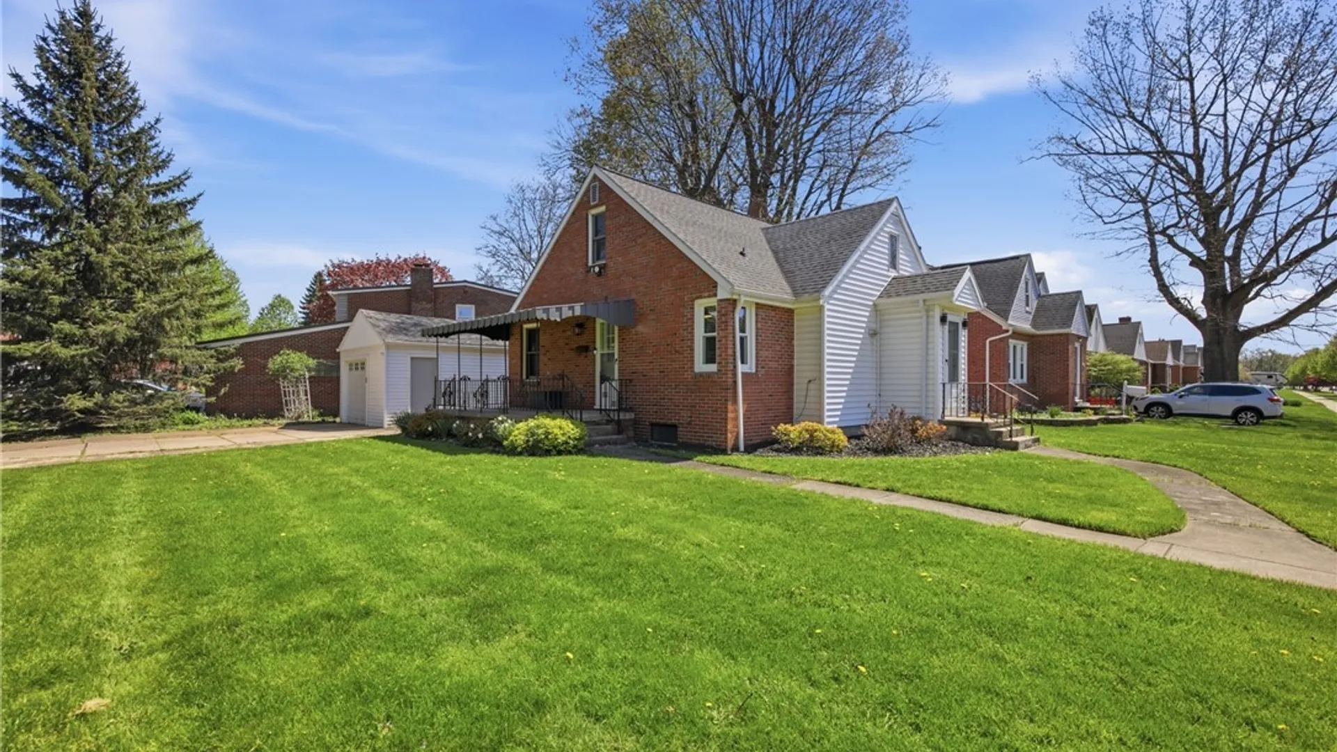Property at 137 Columbia Parkway, West Seneca, NY 14224 2
