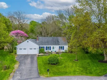 Property at 217 Huckleberry Rd, Farmington, NY 14425