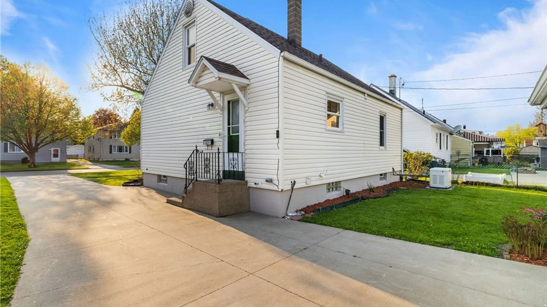 Property at 223 Kirkwood Drive, West Seneca, NY 14224 25