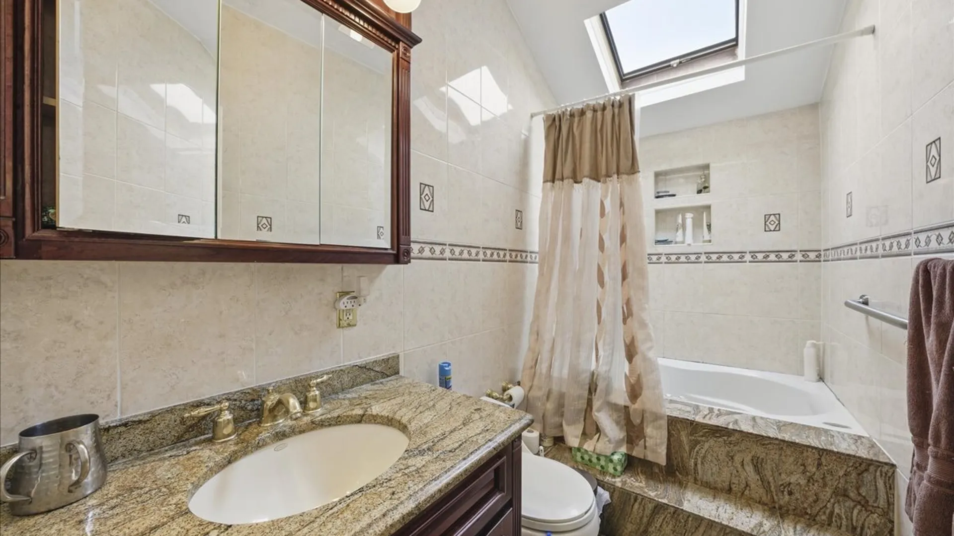 Property at 50 Bergen Beach Pl, Brooklyn, NY 11234 28