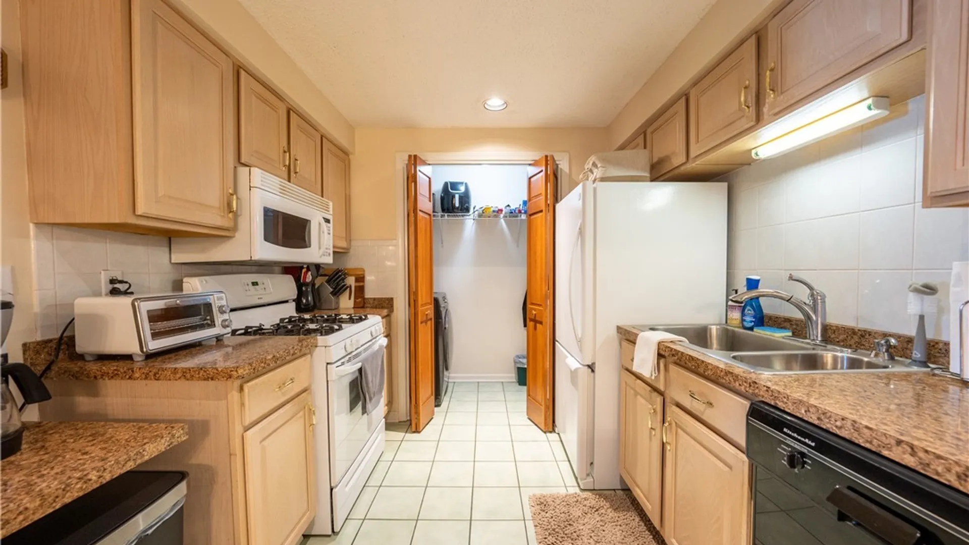 Property at 400 West Avenue, West Seneca, NY 14224 17
