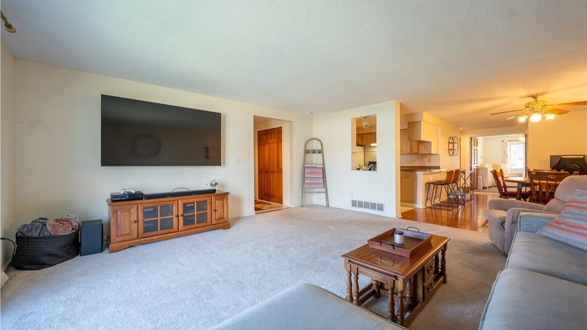 Property at 400 West Avenue, West Seneca, NY 14224 9