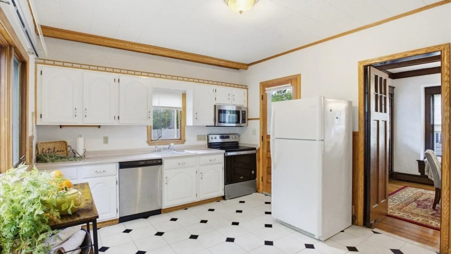Property at 98 Tillinghast Place, Buffalo, NY 14216 16