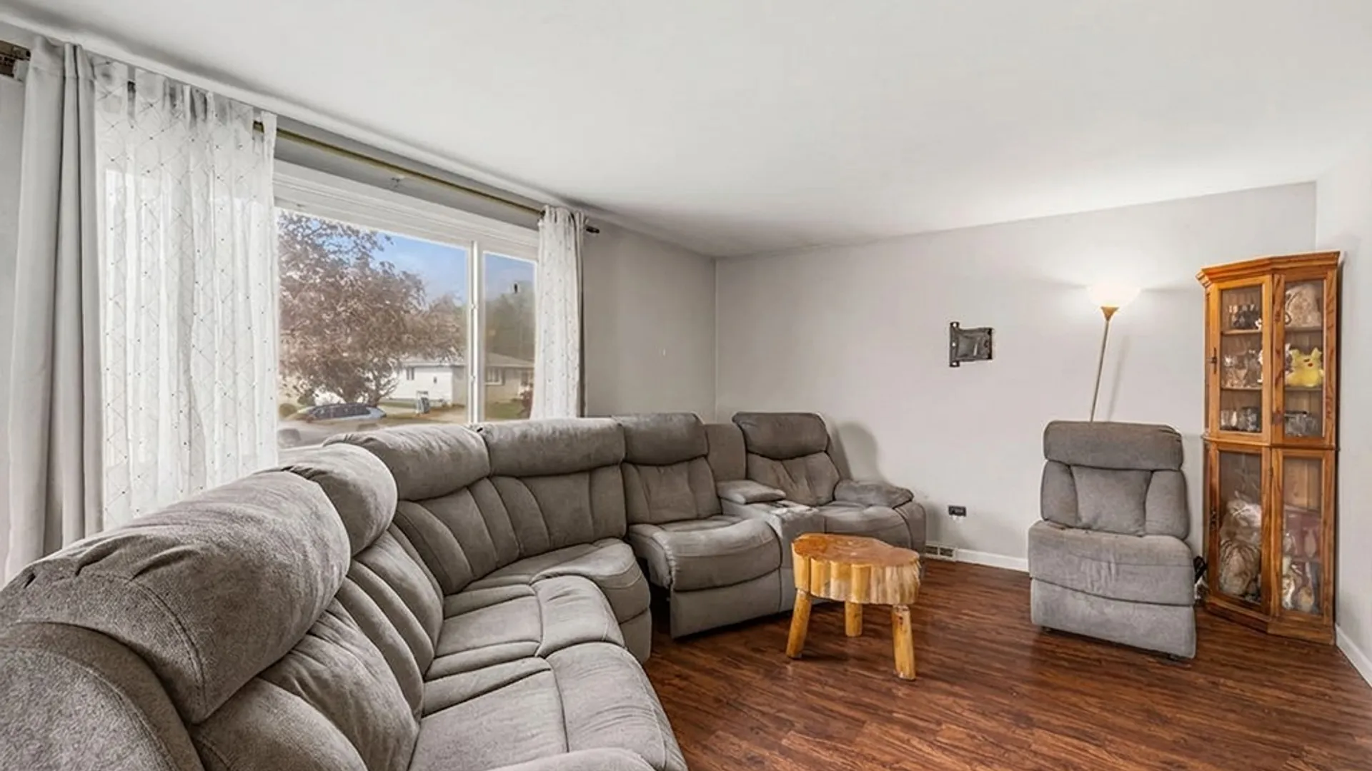 Property at 71 E Cherbourg Drive, Cheektowaga, NY 14227 13