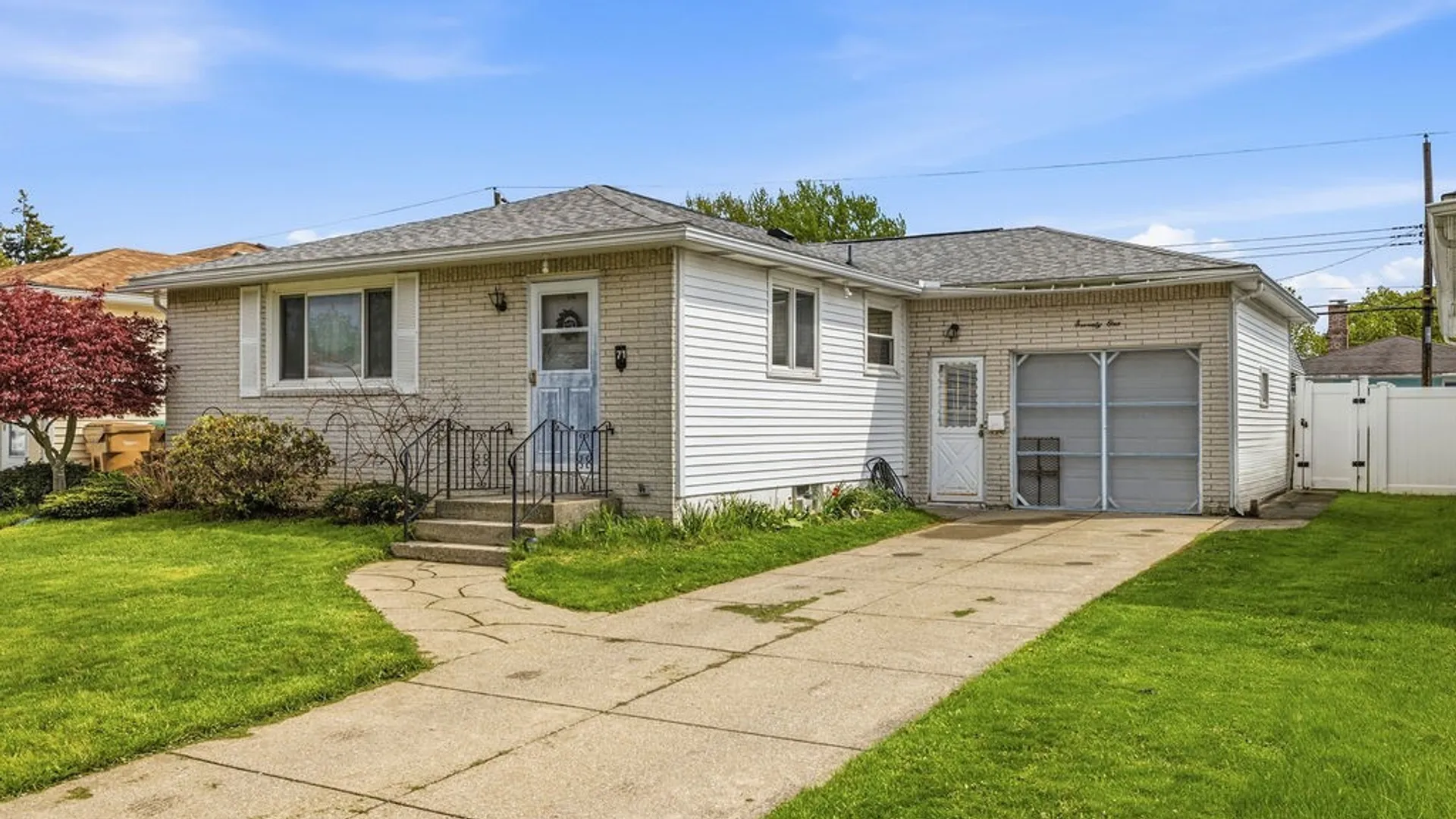 Property at 71 E Cherbourg Drive, Cheektowaga, NY 14227 5