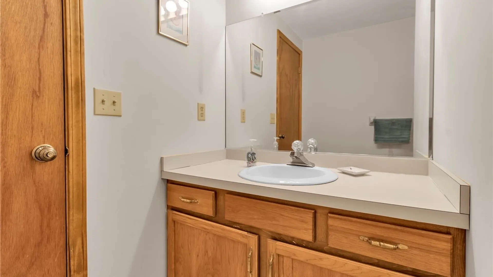 Property at 275 Wimbledon Court, West Seneca, NY 14224 25