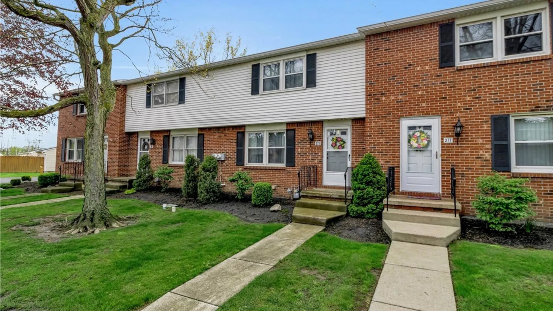 Property at 275 Wimbledon Court, West Seneca, NY 14224 3