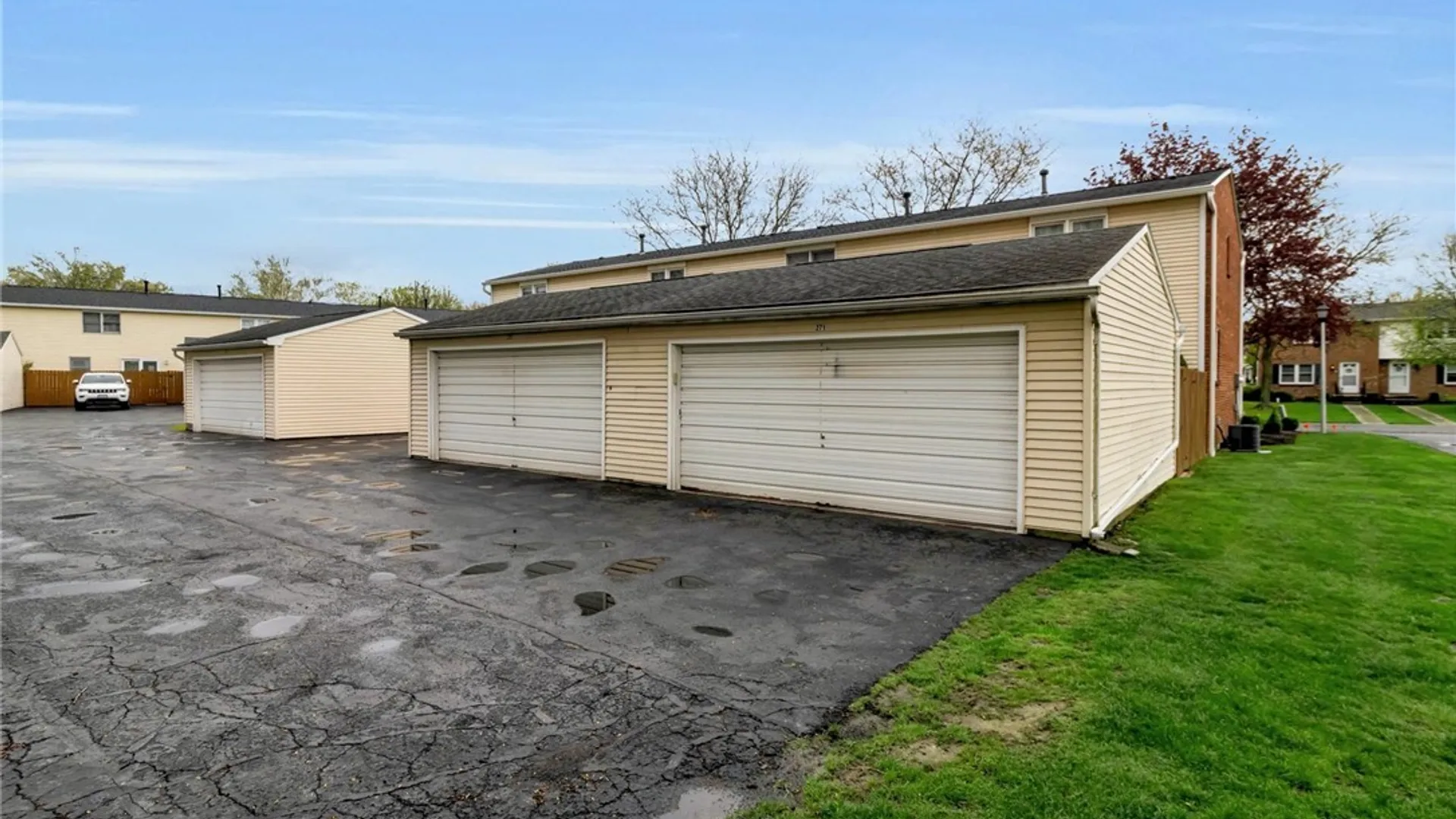 Property at 275 Wimbledon Court, West Seneca, NY 14224 6