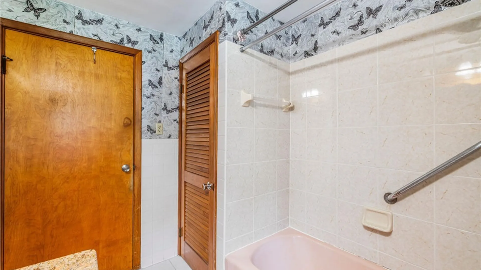 Property at 501 Lein Road, West Seneca, NY 14224 18