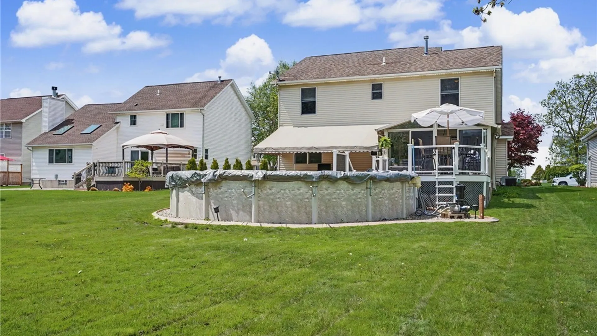 Property at 5133 Briercliff Drive, Hamburg, NY 14075 4