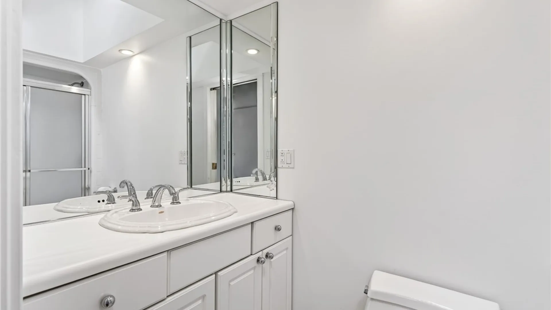 Property at 19 Mayfair Lane, Buffalo, NY 14201 20