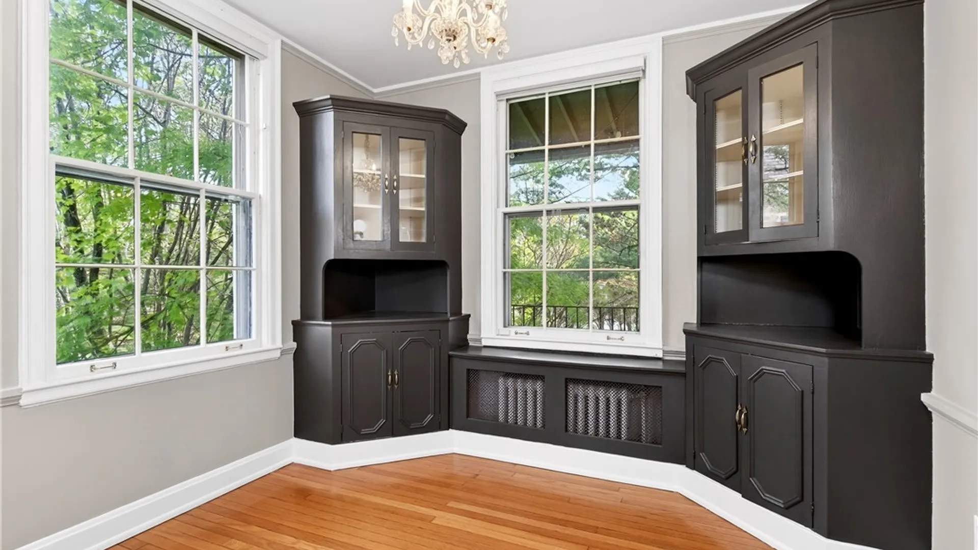 Property at 19 Mayfair Lane, Buffalo, NY 14201 8